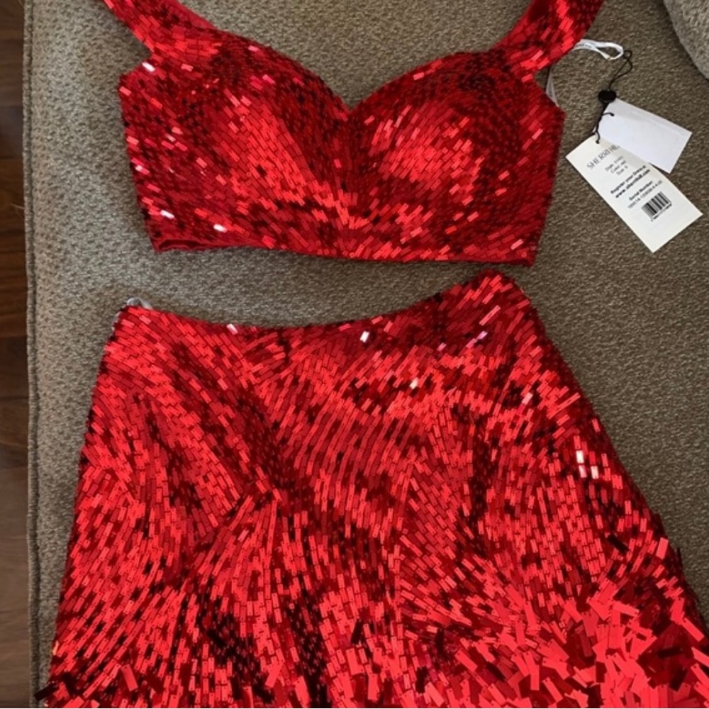 🚨🤍SOLD🤍🚨 Sherri Hill Size 6 Red Two Piece Cocktail
